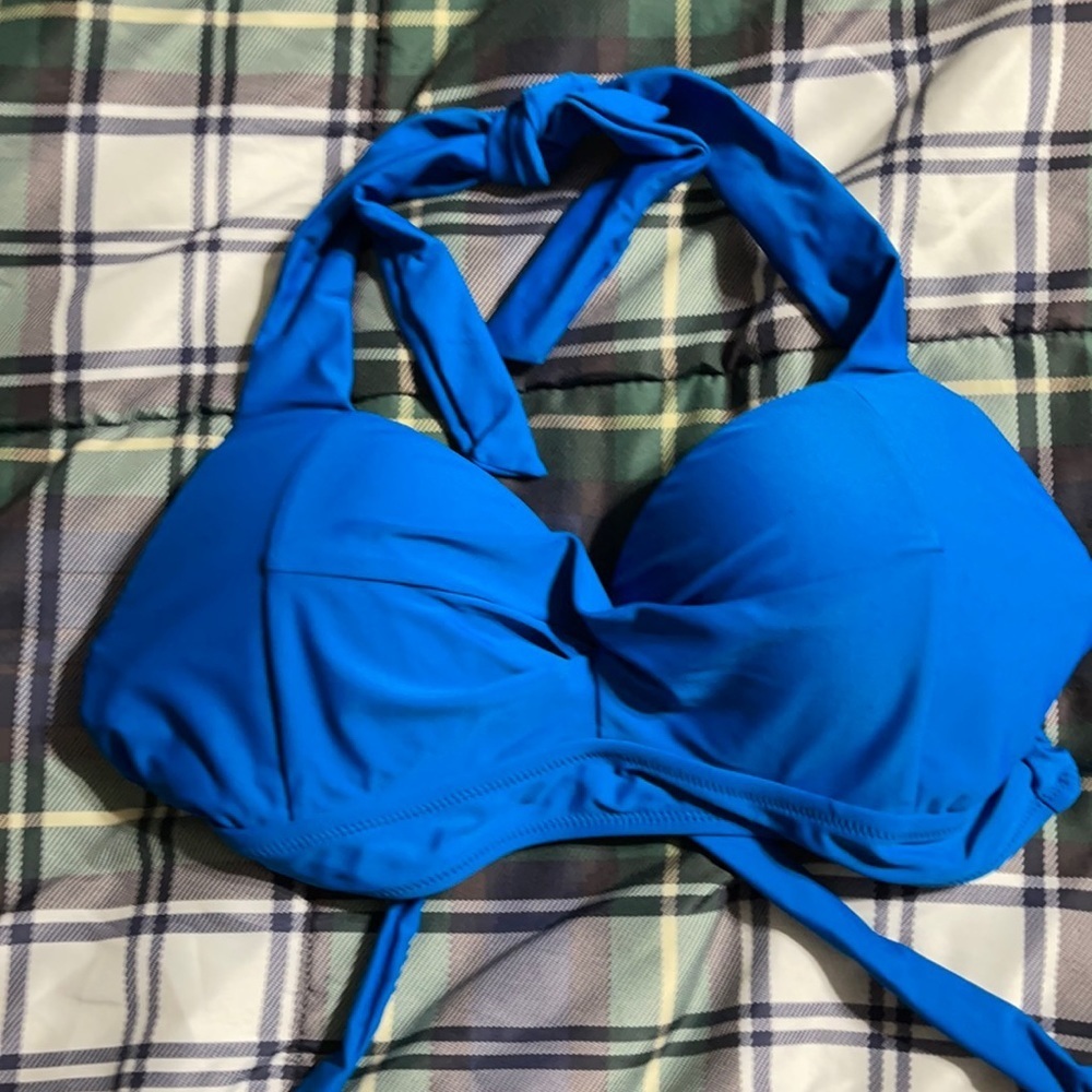NWOT blue bikini top M